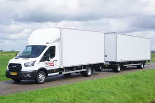 Ford Transit bakwagen 5,0 m. + Gesloten schamel aanhangwagen 8,5 m.