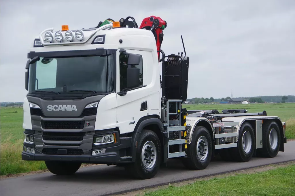 Scania P P460 GERESERVEERD 8x4 WSG 43-ton met Palfinger Q200Z95TR epsilon kraan en 30-tons VDL haakarm